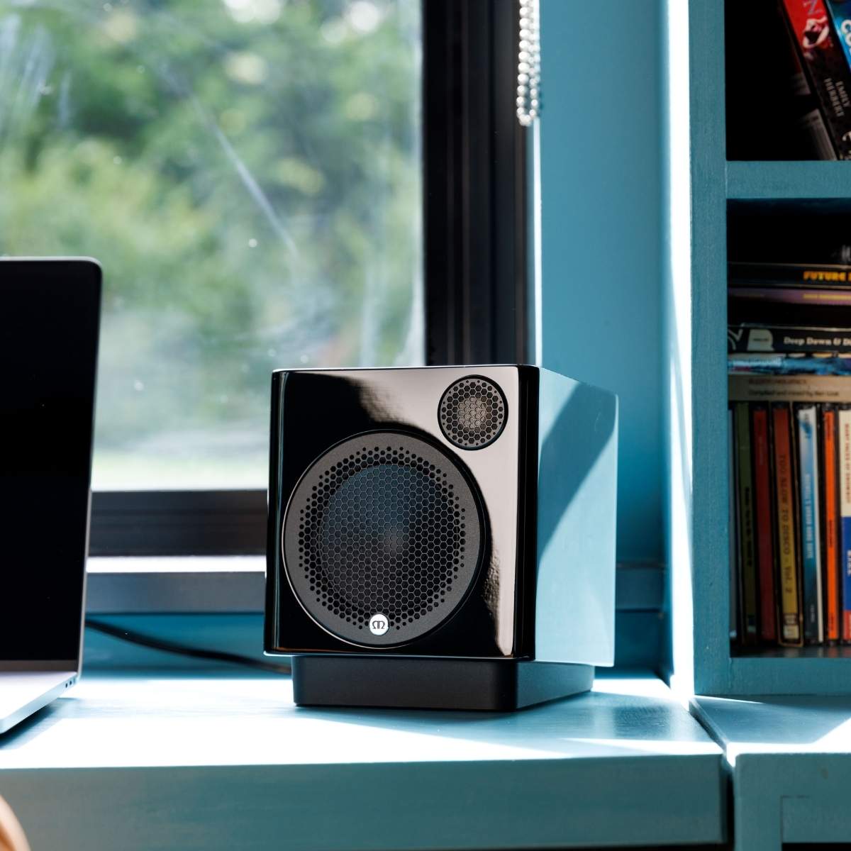 radius 1 4g speaker on desktop