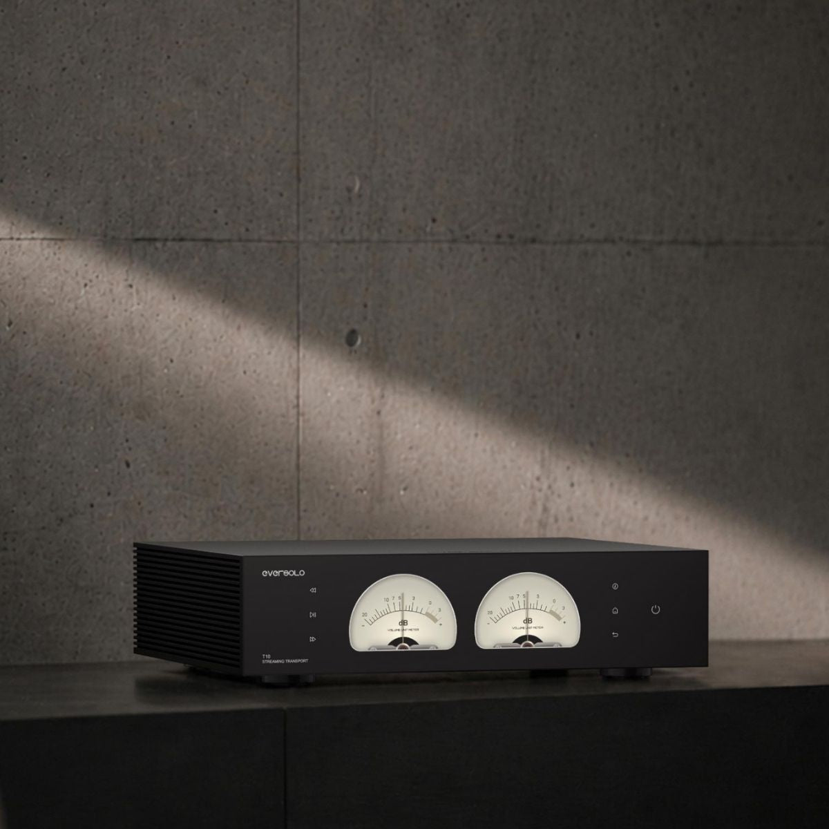 eversolo t10 on stand
