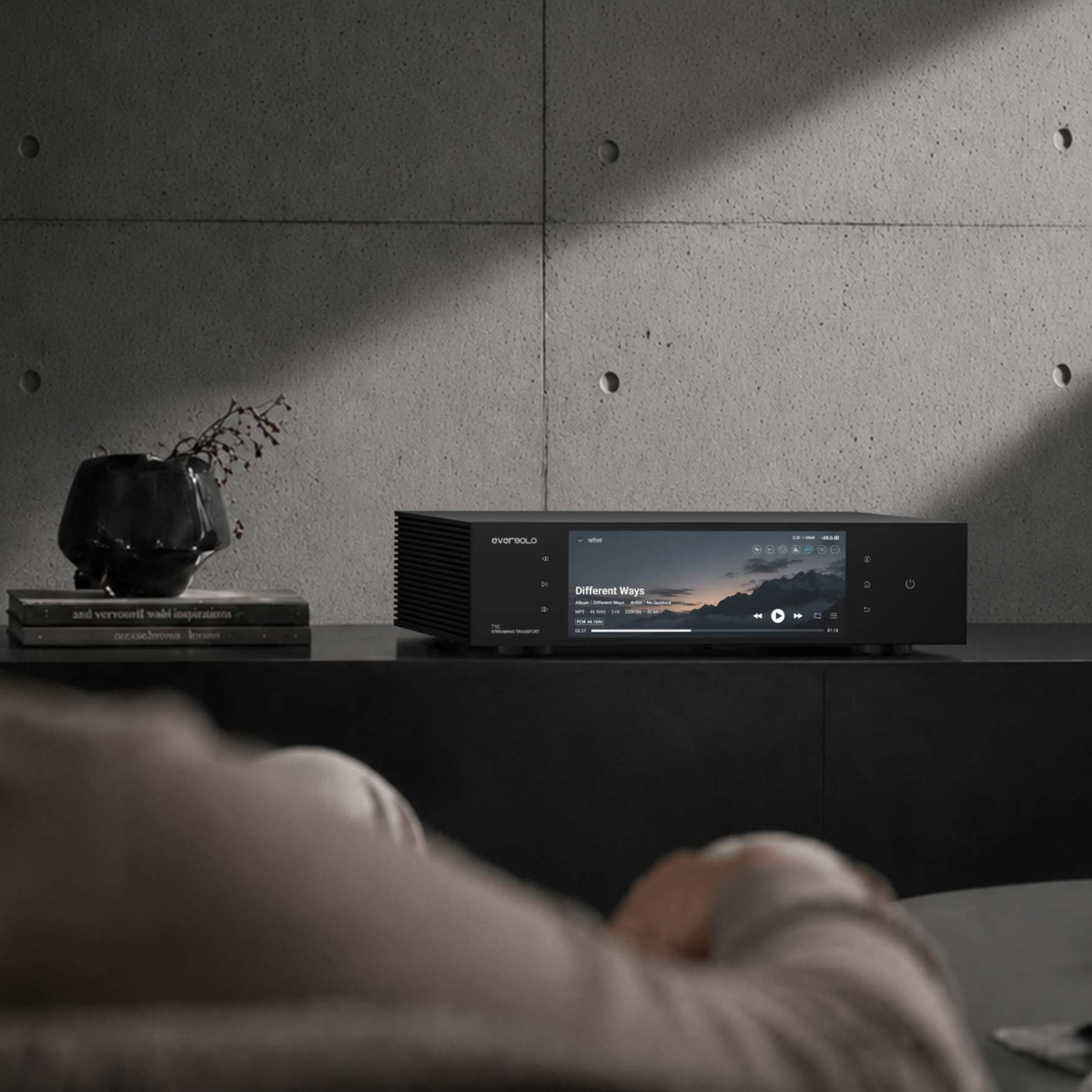 eversolo t10 on stand