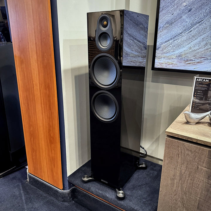 Monitor Audio Silver 8G floorstanding speaker in gloss black with a tweeter and midrange pod above two bass drivers