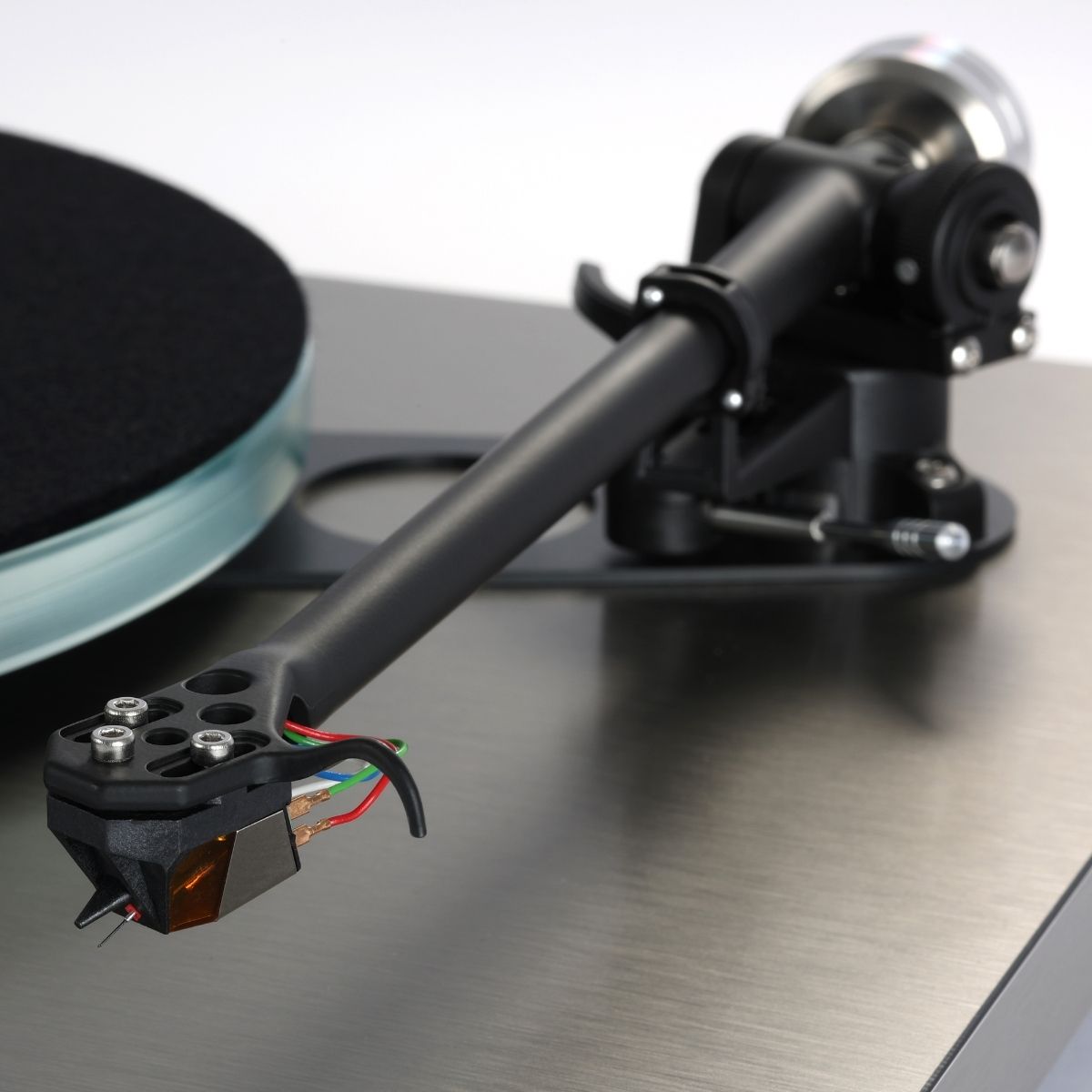 Rega Planar 6 RS Edition Turntable tonearm with cartridge installed